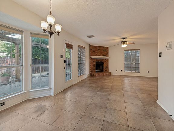 3rd image of 606 Berkley Dr