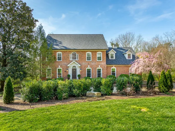 306 Fairy Trl, Lookout Mountain, TN 37350