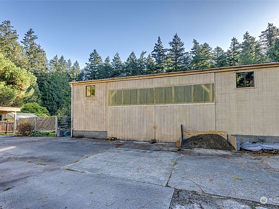 3rd image of 180 Cherry Avenue