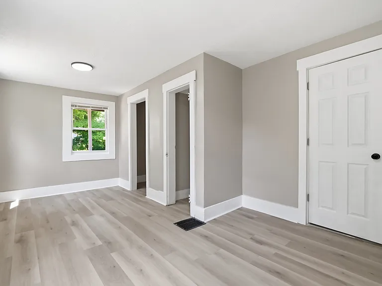 190 Bowman St — Photo 17