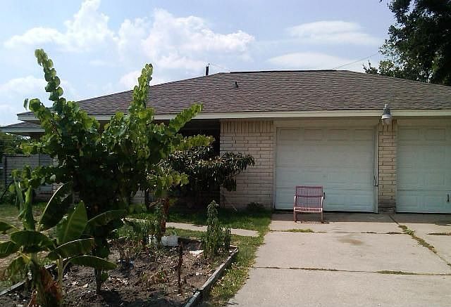 2nd image of 10227 Aspen Wood Dr