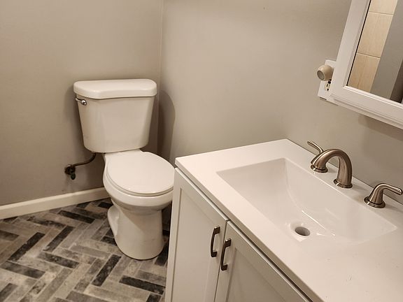 3rd image of 40 Roseville Ave #C