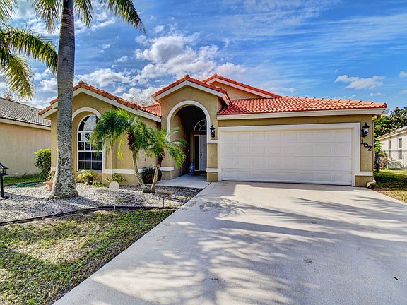 Home For Sale In Crestwood