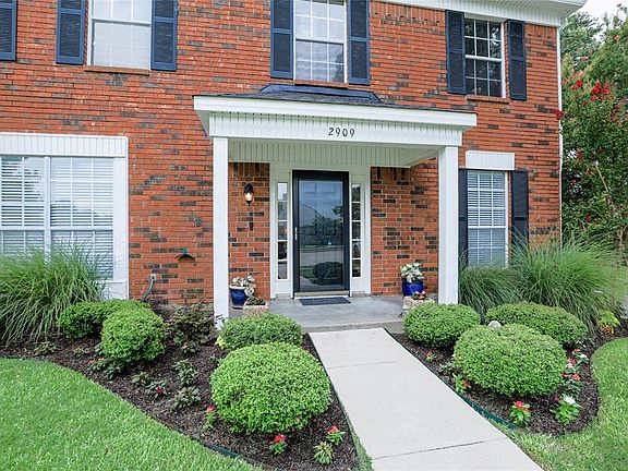 3rd image of 2909 Clearwater Dr