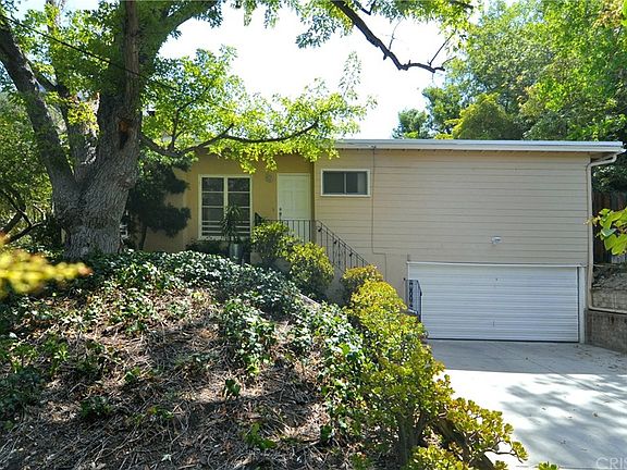 2nd image of 3981 Avenida Del Sol