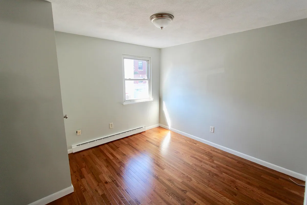 Building Photo - 627 Beach St #3R