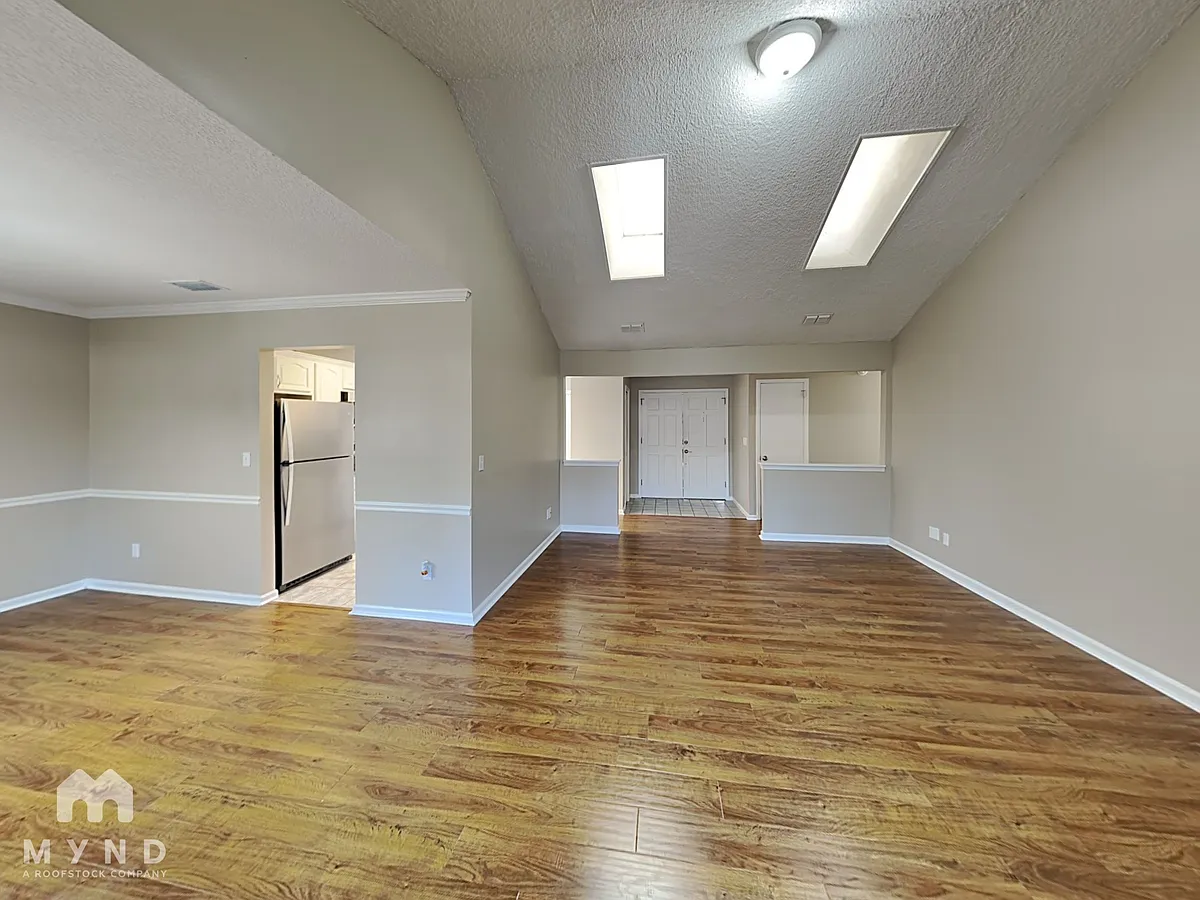 Building Photo - 3315 Blackfoot Trl S