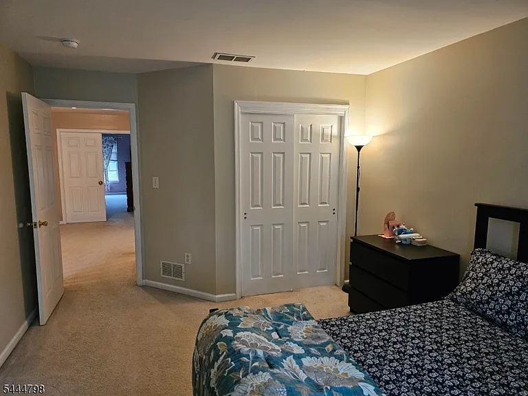 60 Jackson Ave — Photo 10