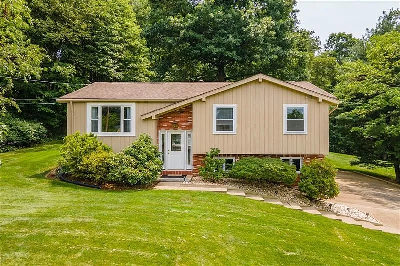 268 Maplewood Dr photo 1