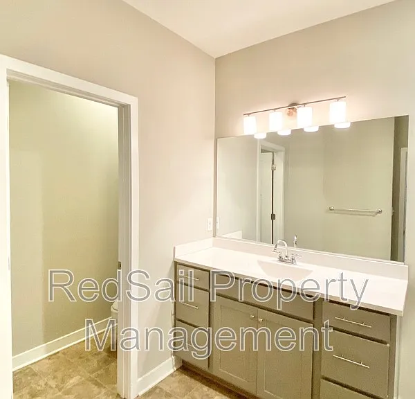 208 Fishers Ct — Photo 24