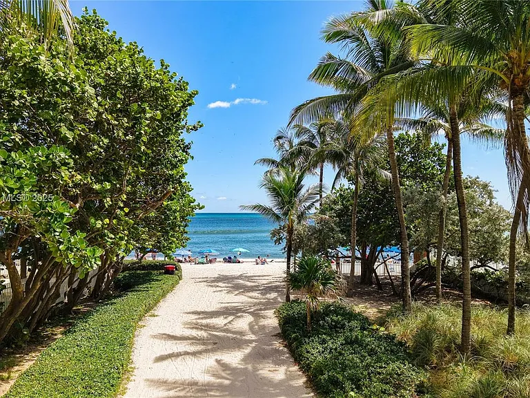 19201 Collins Ave #610 — Photo 30