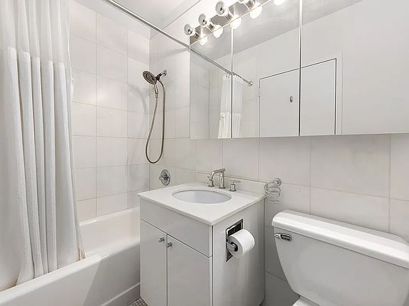 5th image of 99 John St APT 511