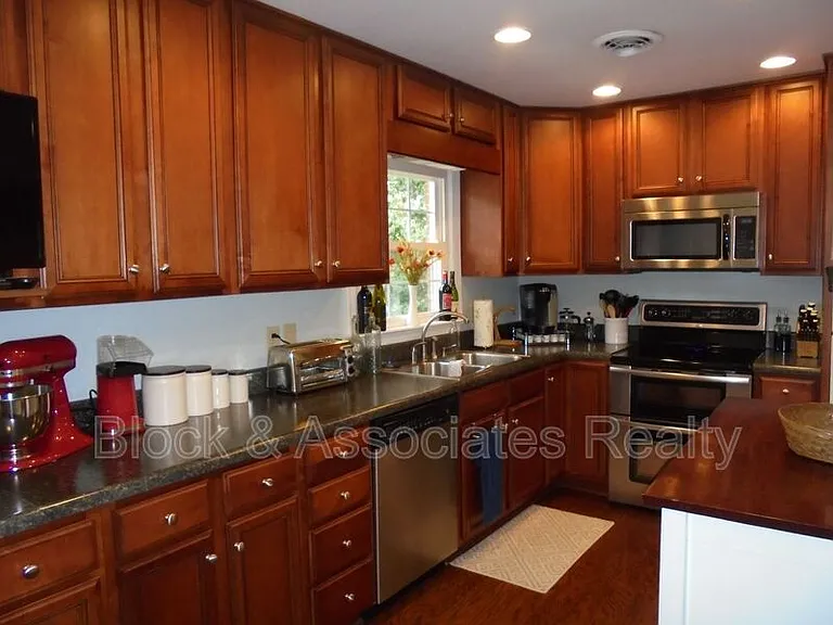 2314 Dover Pl — Photo 9