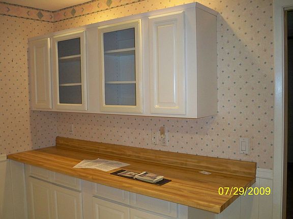 Breakfast Bar/Glass Cabinets