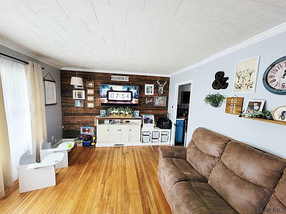 5th image of 1934 Mount View Dr