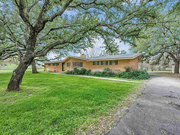 5th image of 113 Live Oak Dr.