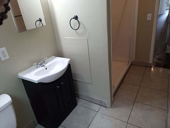 4th image of 114 1/2 Parsons Ave #1