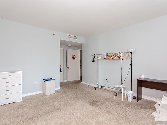 5th image of 140 N Garland Ct #38400