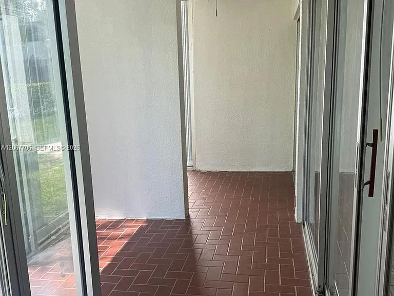 1916 SW 17th Ave #36 — Photo 2