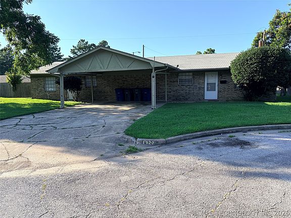 2nd image of 1925 E 51st Pl