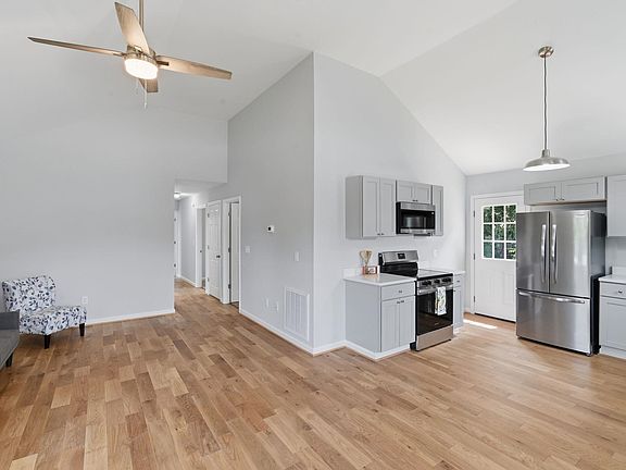 5th image of 715 Mineola St