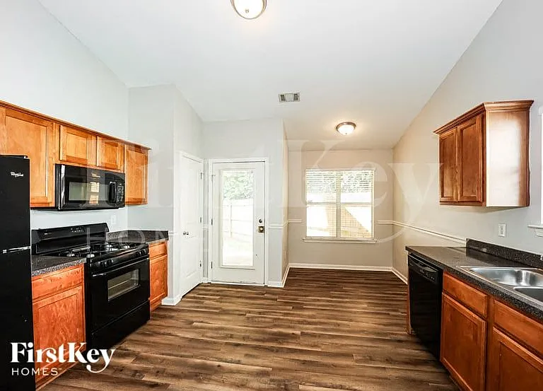207 Fairgrove Ln — Photo 8