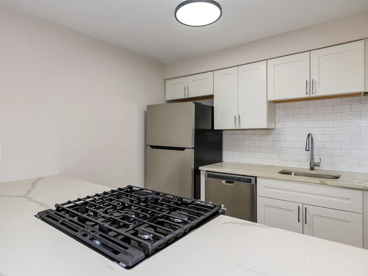 The Oaks Apartments — Photo 1
