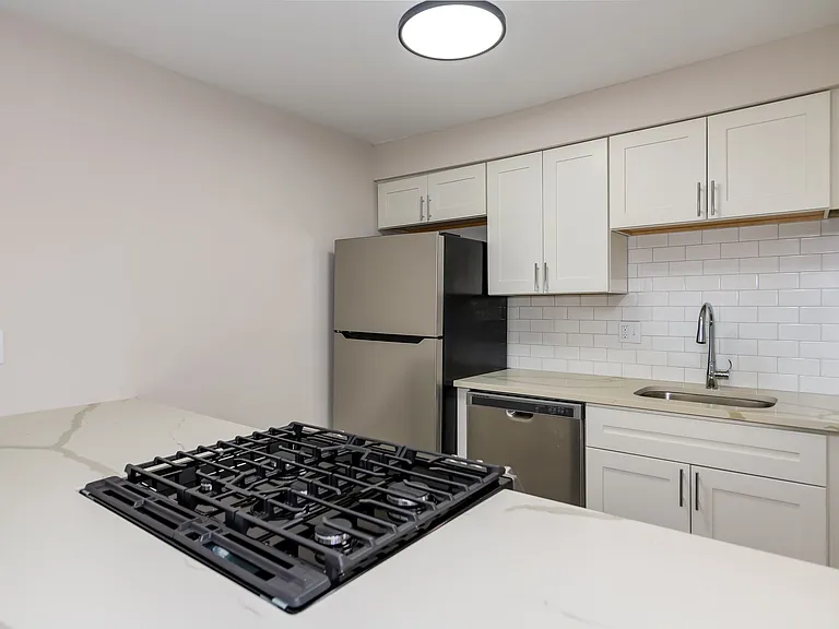 The Oaks Apartments — Photo 1