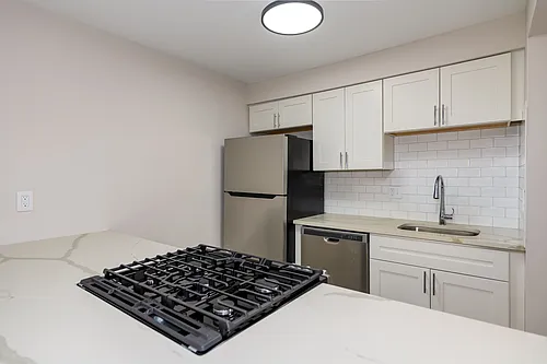 The Oaks Apartments Photo 1