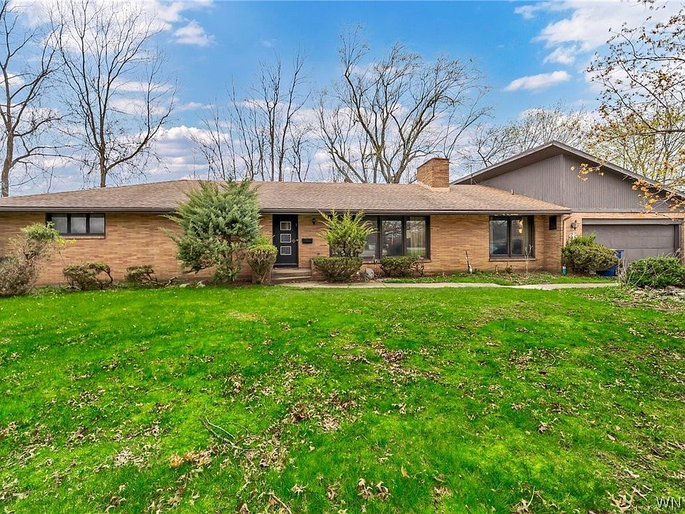 1st image of 10 Tristan Ln