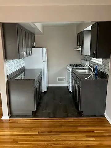 Pictures of recently renovated 1 bedroom, apartment will have stainless steal appliances.