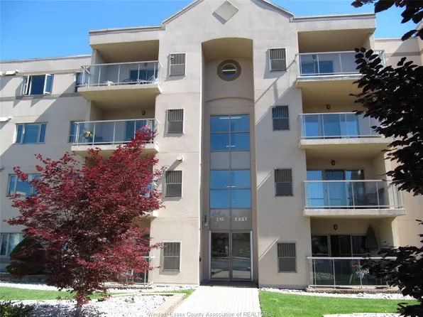 310 Village Grove Dr #213, Tecumseh, ON N8N 4X7