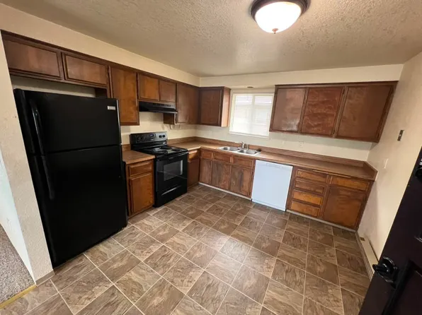 828 Cherry St APT C, Central Point, OR 97502