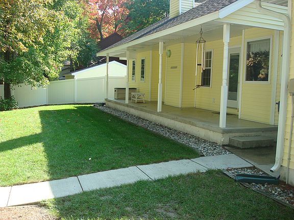 3rd image of 2730 N Lakeview Dr