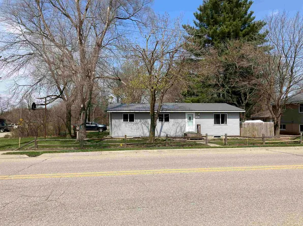 103 E Ohio St, Farwell, MI 48622
