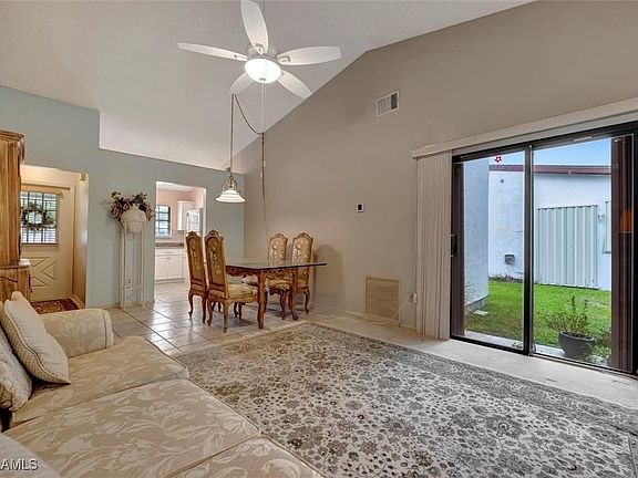 4th image of 1112 E Corktree Cir