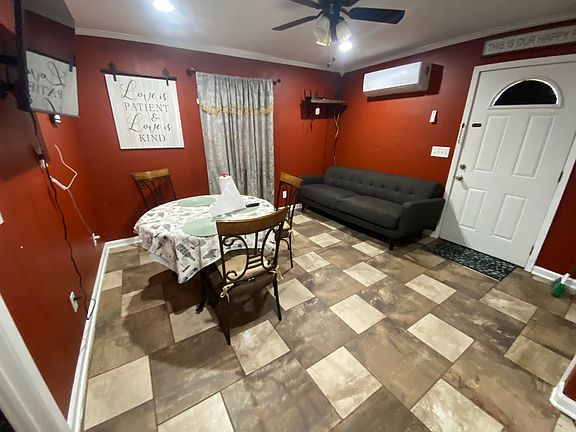 4th image of 302 N Avenue J