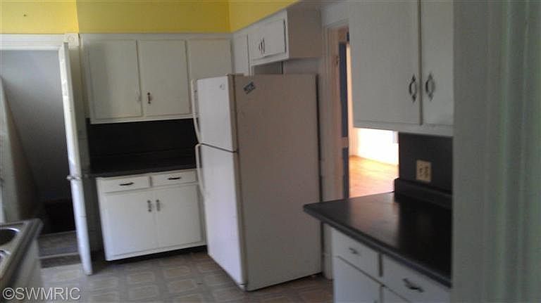 2nd image of 624 Pleasant St SE