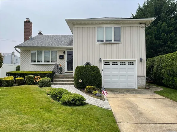 116 Pine Street, Massapequa Park, NY 11762