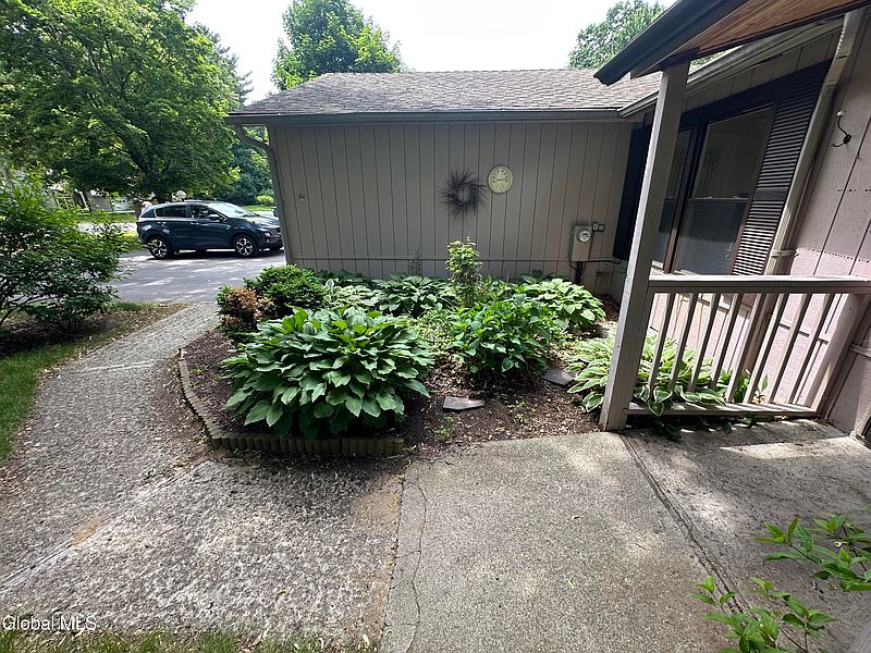 4th image of 75 Arrow Wood Place