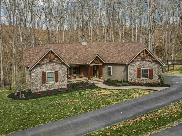 925 Mountain Dr, Radford, VA 24141