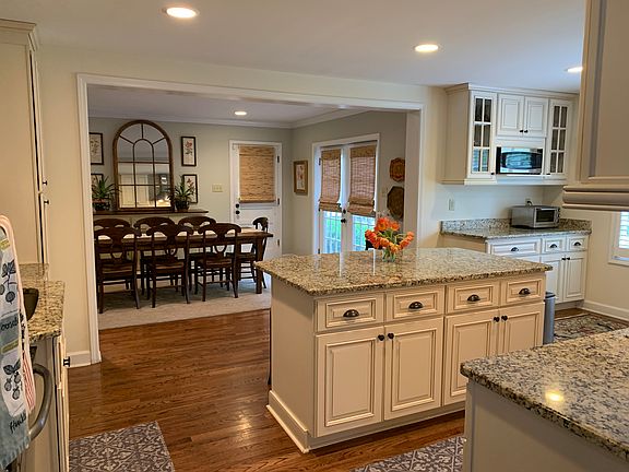 3rd image of 2085 Wood Creek Dr