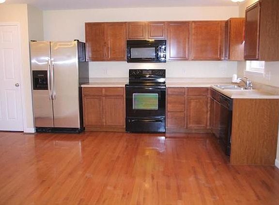 5th image of 871 Foxgrove Dr