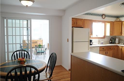 3rd image of 1526 Kuehnle Ave