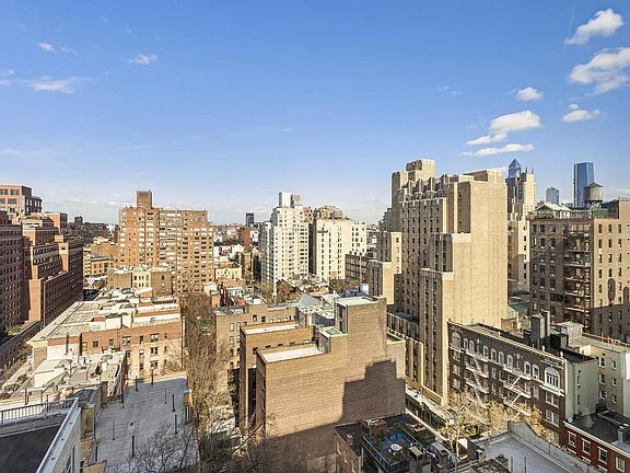 4th image of 101 W 12th St APT 18A