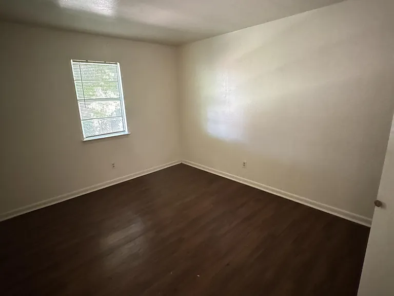 208 Veterans Ave #107 — Photo 5