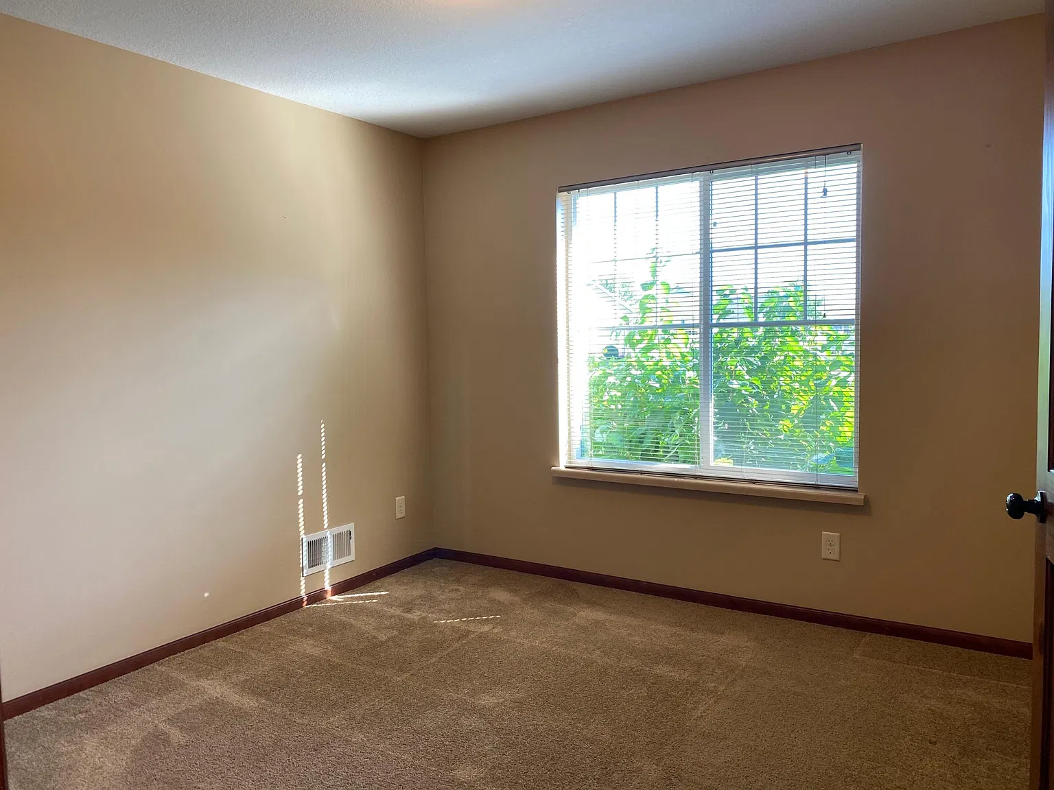 2 bed, 1360 sqft, $2,000 — Photo 2