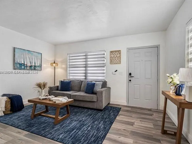 1021 NW 37th Ave #1021 — Photo 5