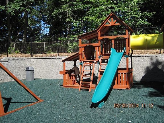 3rd image of 60 Shrewsbury Green Dr Unit L