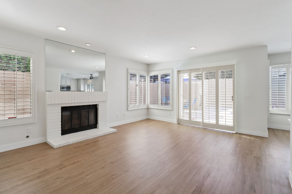 Gaston Dr-S3107-017.jpg
